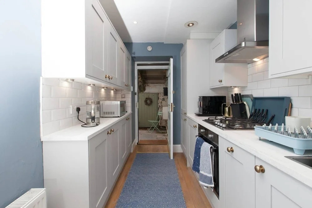 Stylish 2BR Flat for 5 in the Heart of Edinburgh