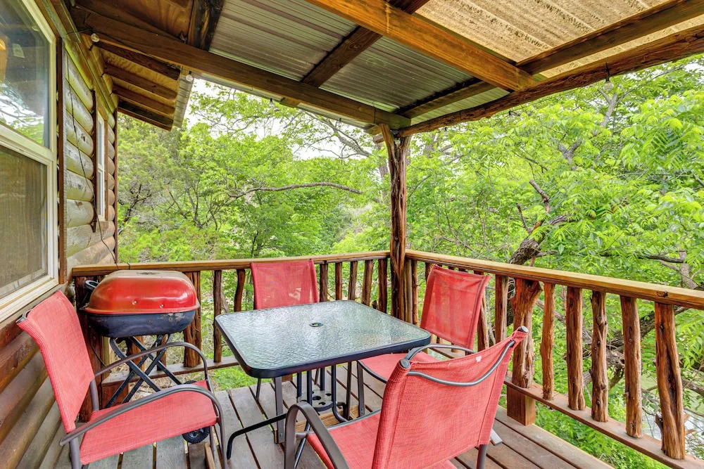 'cedar Falls Cabin 5': 1/2 Mile to Turner Falls