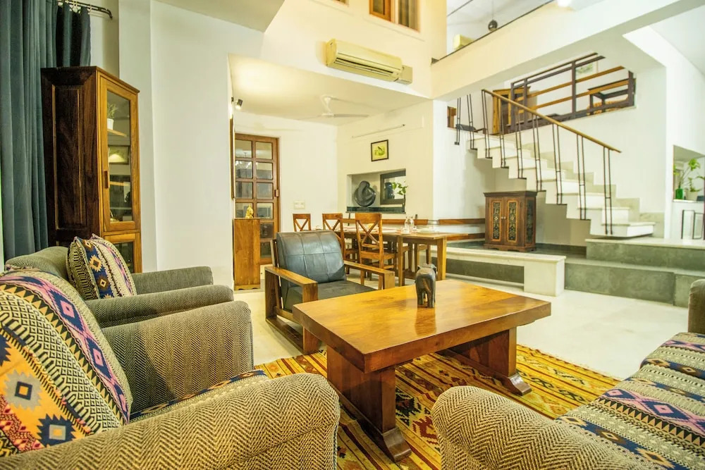Opulent Antique 6BR Independent Villa in Gurugram