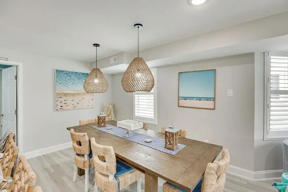 Wildwood Home w/ Deck - Walk to Beach + Boardwalk!