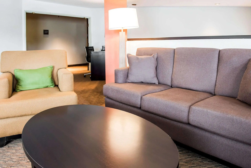 Days Inn & Suites Bridgeport - Clarksburg