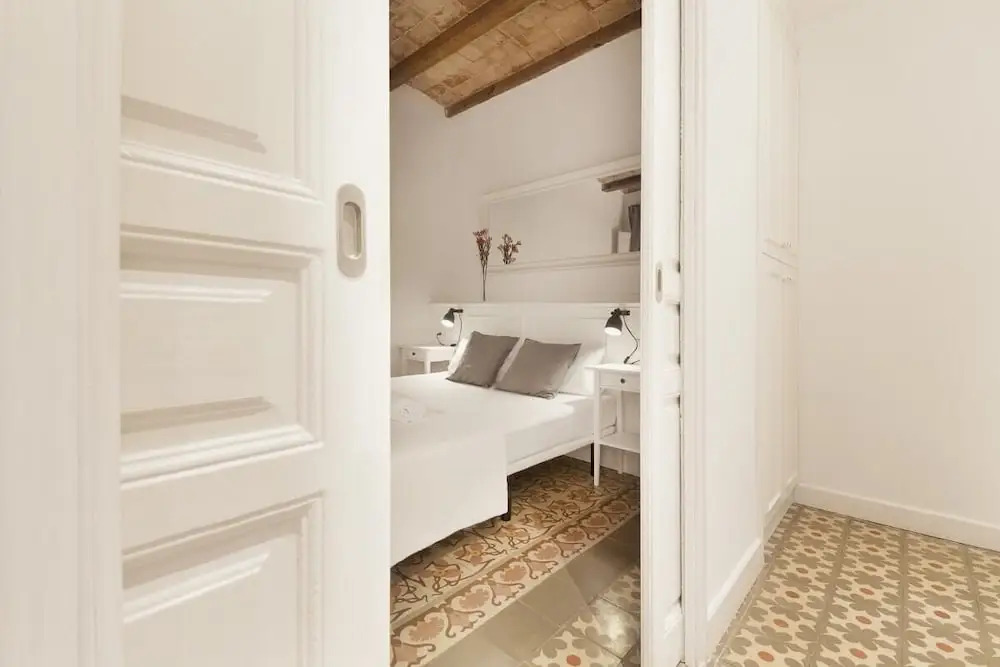 Welcoming 2 Bed With Balcony in Gracia