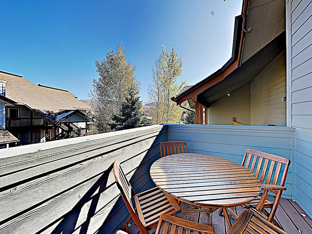 New Listing! Mountain-view : Pool & Hot Tub 2 Bedroom Condo