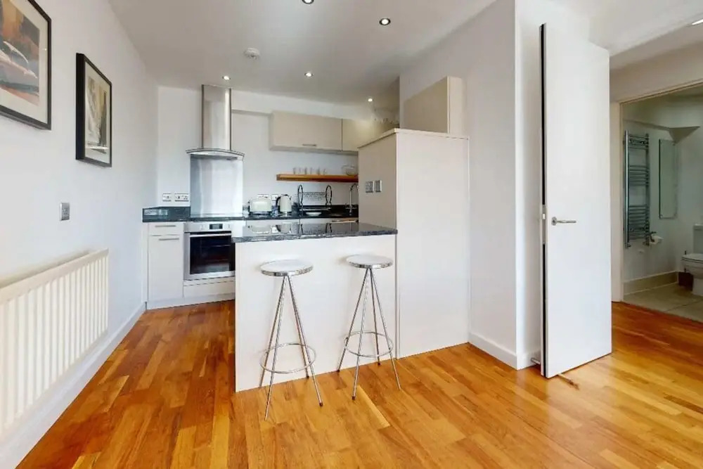 Short let - Penthouse Apartment With West-facing Terrace