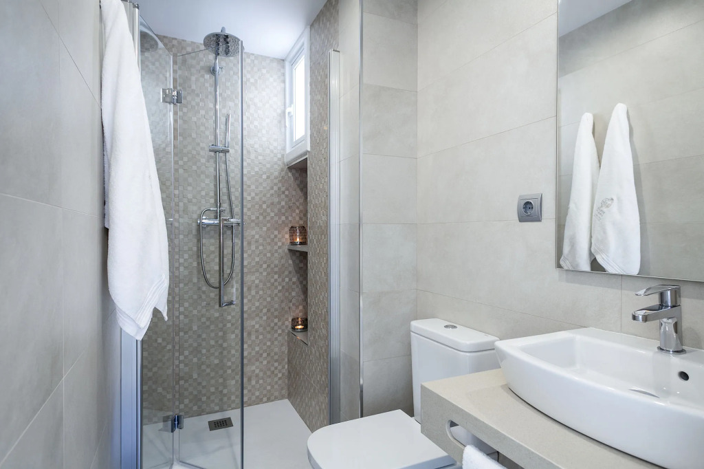 Sitges Group Blue&White
