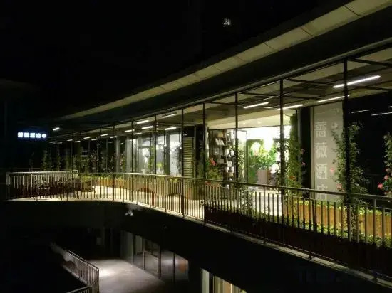 Rose Art Hotel (Ningbo Beilun Yintai City Store)