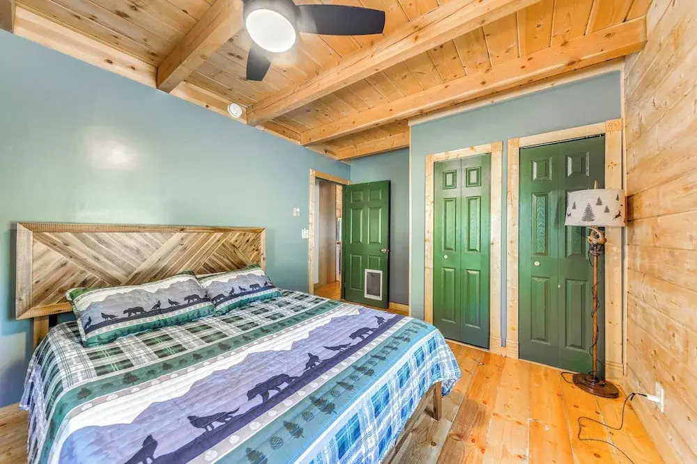 16 Mi to Ski Apache: Ruidoso Cabin Rental