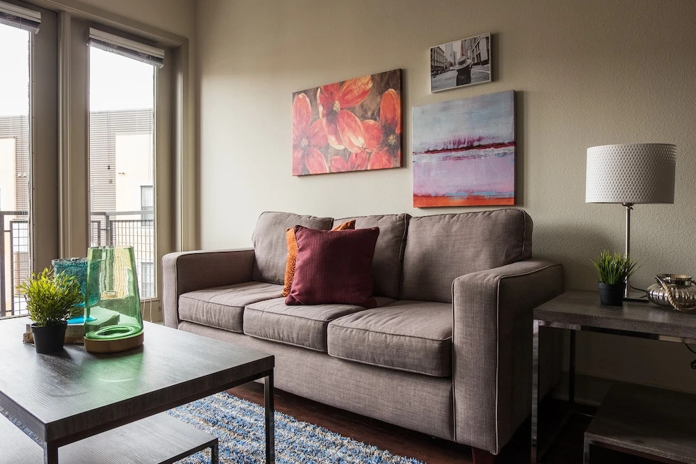 Design District Apts Near Market Ctr by Frontdesk