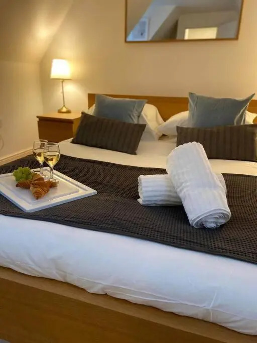 Sapphire - 3 Bedroom House Sleeps 7 with Parking.