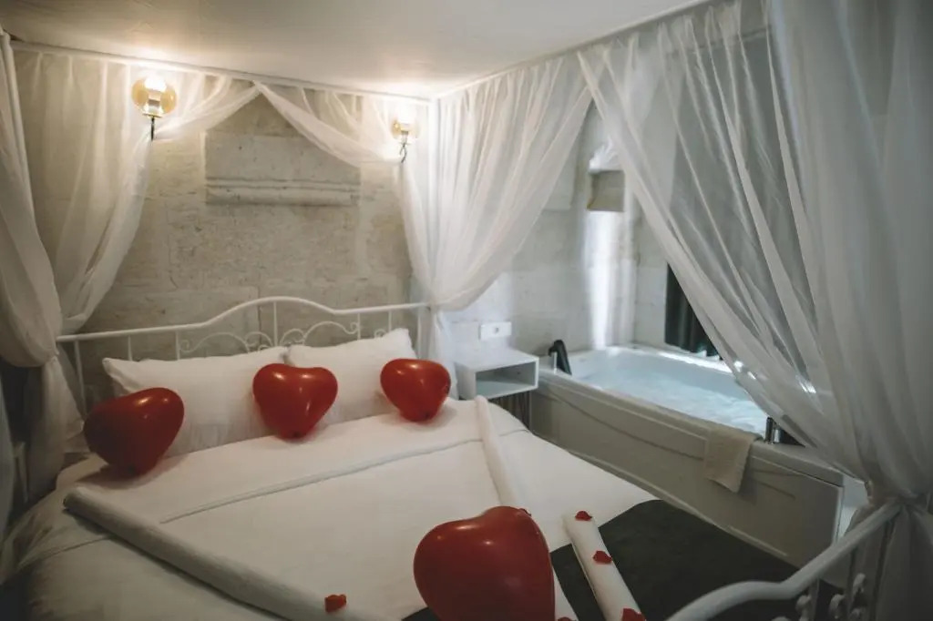 DAPHNE CAVE HOTEL