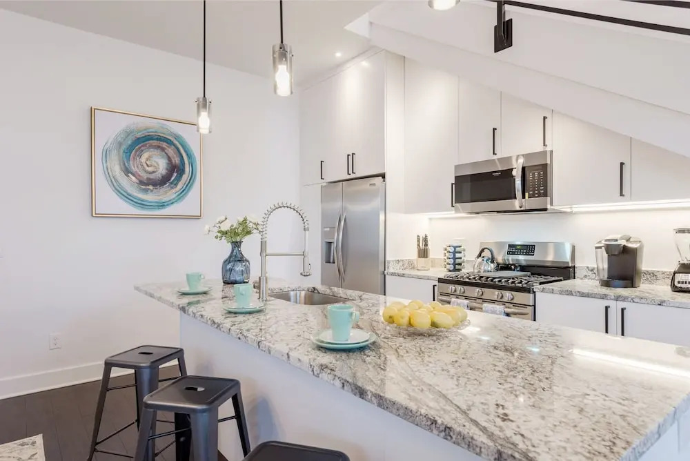 Sanitized Newly Designed Super Chic Indy Home Near Fountain Square!