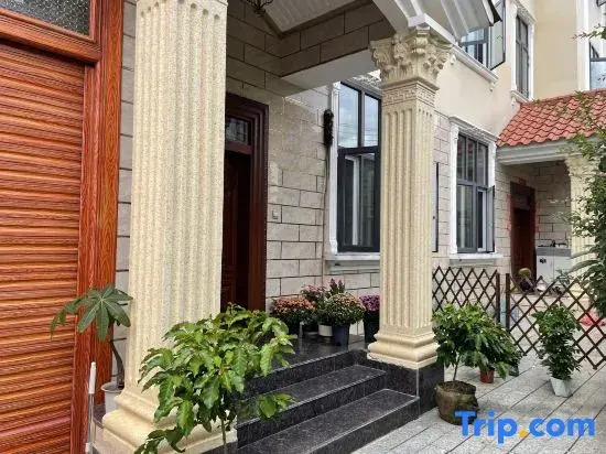 Mangshi Lumingshe B&B (Huancheng East Road)