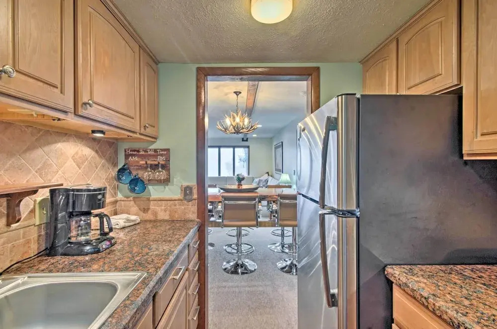 All-season Base w/ Views in Beech Mountain!
