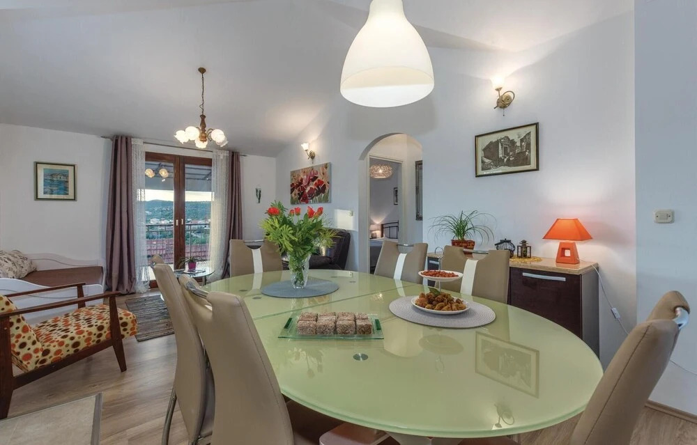 Beautiful Home in Vinisce With Wifi and 4 Bedrooms