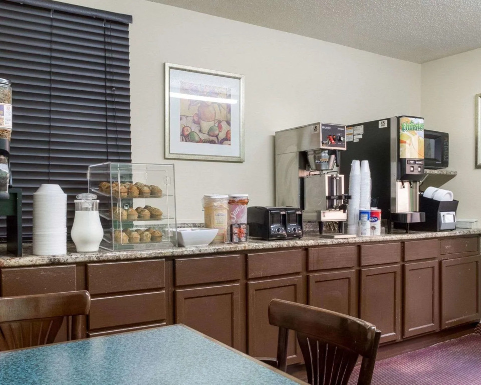 Rodeway Inn West Fargo Main Ave