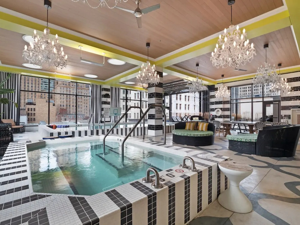 Cincinnati City Club Apartments by Airriva