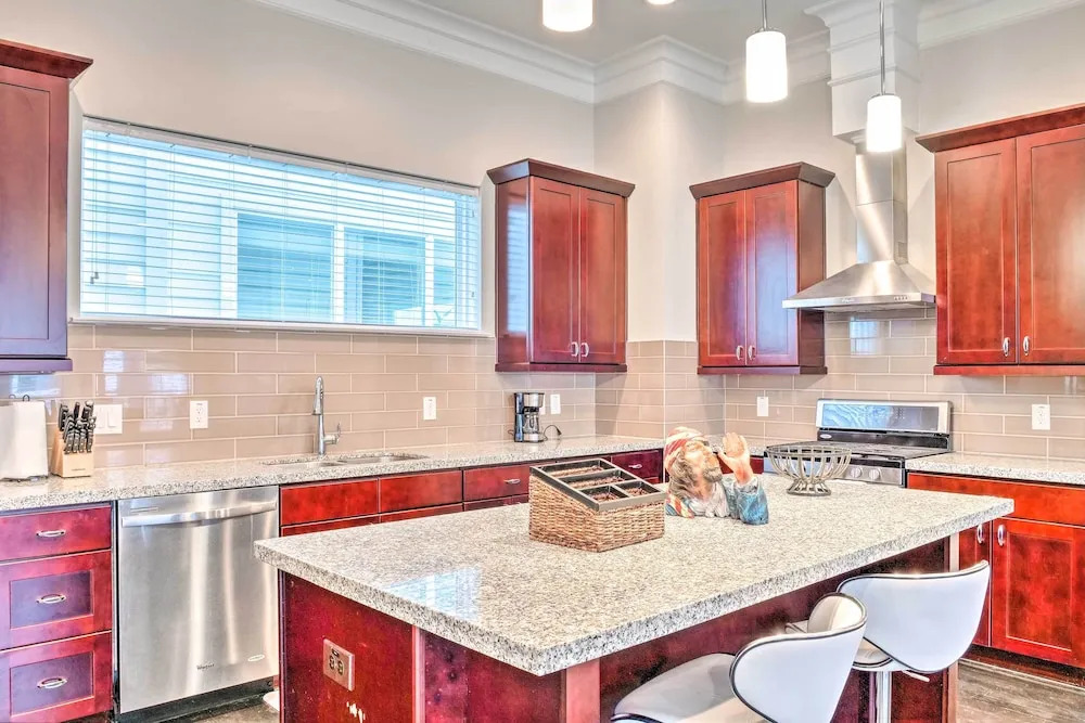 Pet-friendly Houston Townhome, 6 Mi to Dtwn!