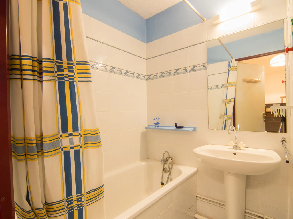 Apartment Les Cyprianes-3 by Interhome