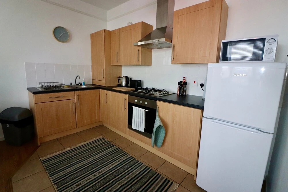 Large 2 Bedroom Apartment Near Cathedral