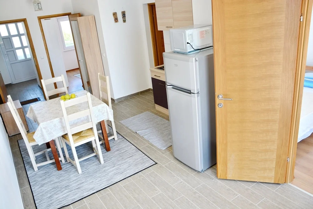 Charming Apartment in Vrsi Mulo, Great Place in Dalmatia for Family Vacation