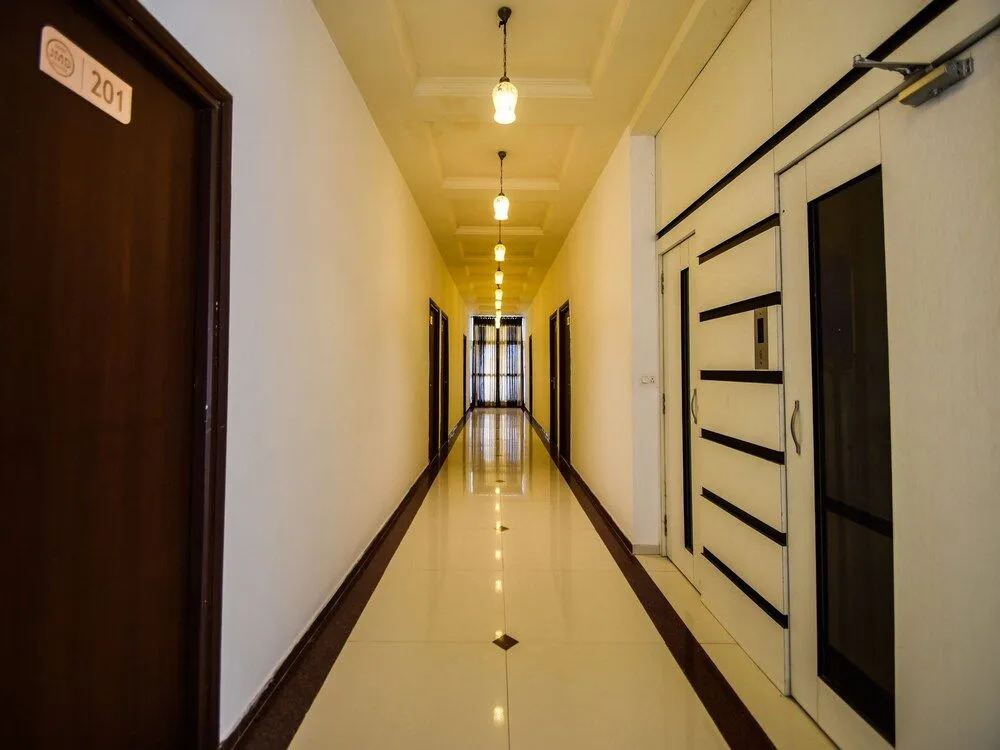 OYO 28253 Jmd Palace