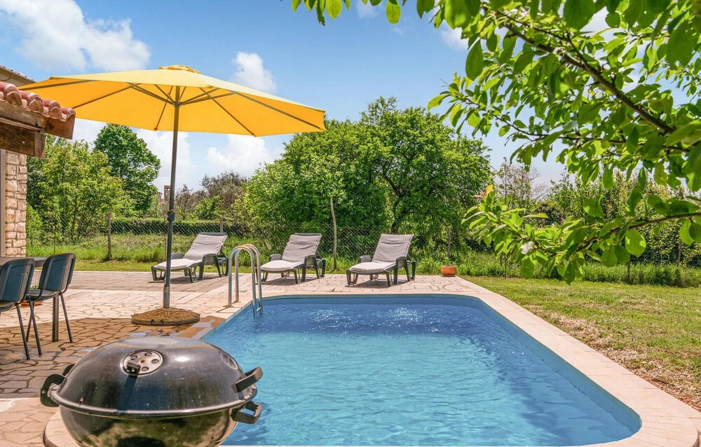 Nice Home in Loborika With Outdoor Swimming Pool, Wifi and 2 Bedrooms