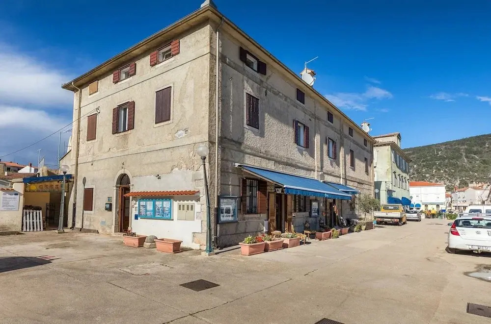 Pet-friendly Apartment in the Heart of Cres