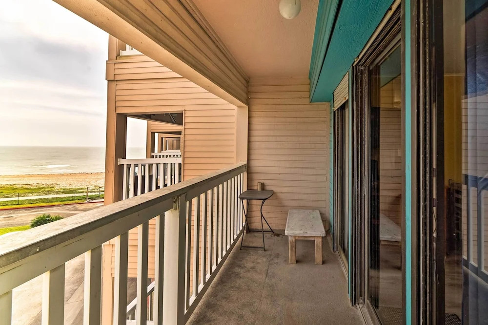 Seaside Corpus Christi Condo at The Villa del Sol