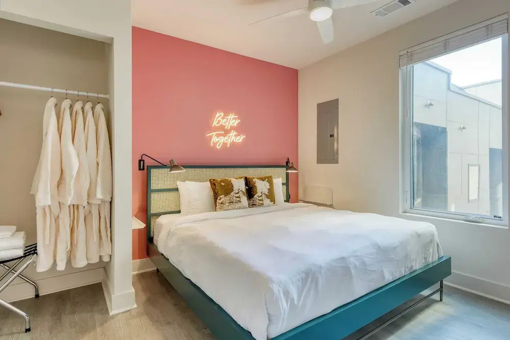 36 Guests on Music Row Bachelorette Suites + Glam Room 5 Minutes to Downtown