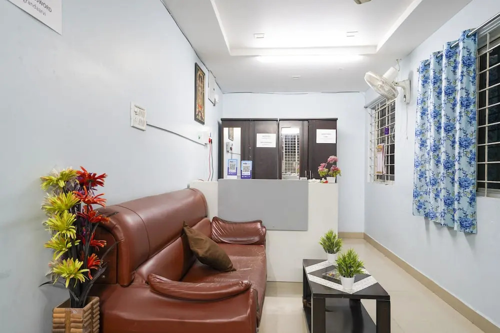 OYO 80454 Grand Aarvi Suites