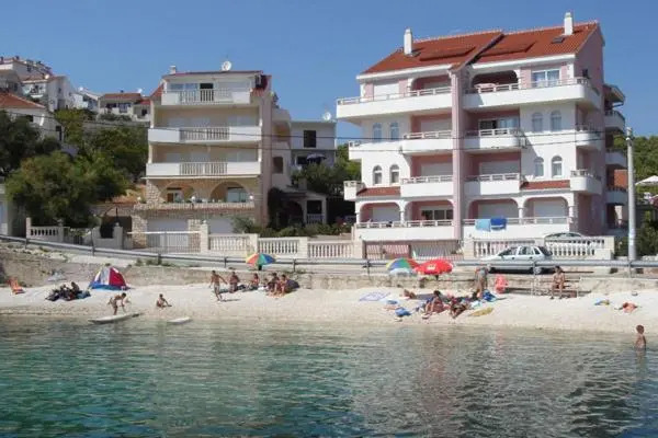 Argola Apartments