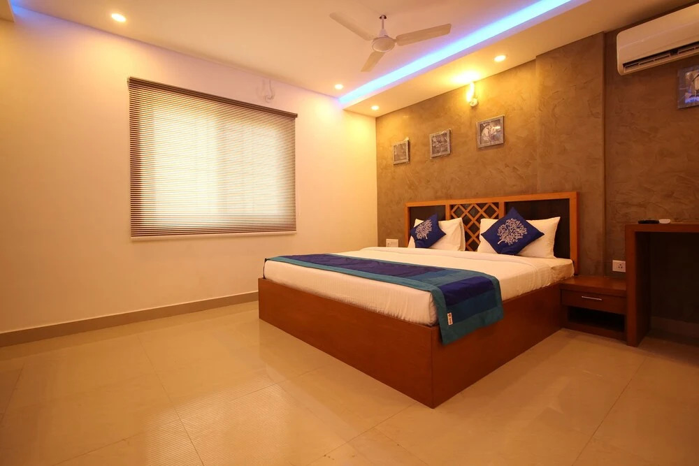 OYO 7529 Mayuri Residency