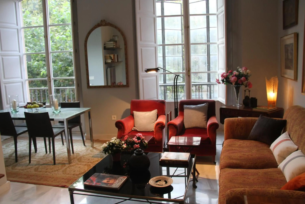 Luxurious 2 bedroom flat in a historic building