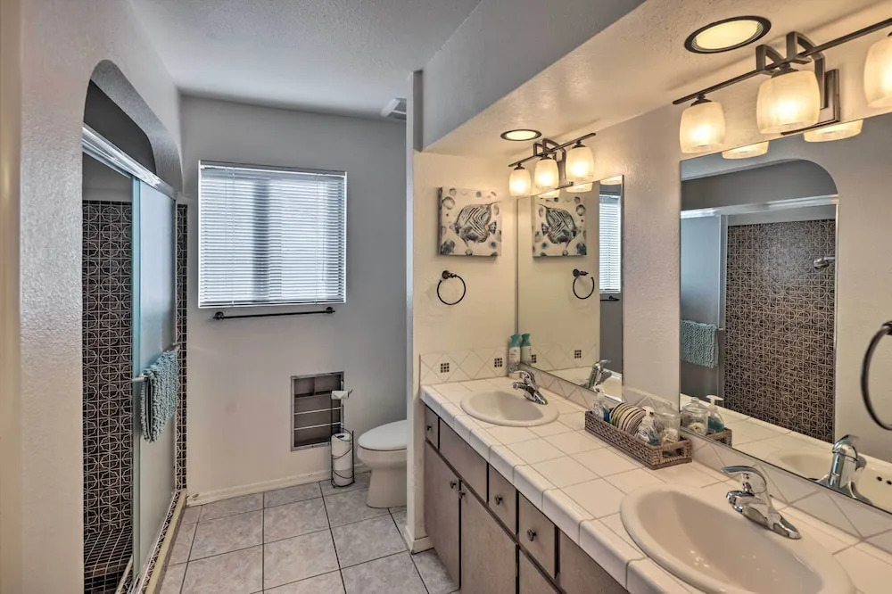 Private Pool & Hot Tub: Havasu Getaway!