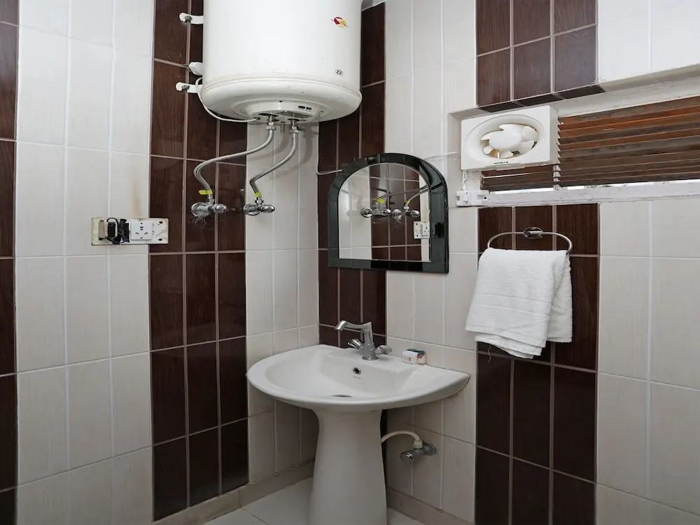 OYO 12542 Hotel Ankur Plaza