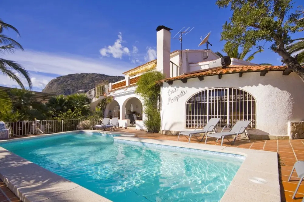 Villa - 4 Bedrooms with Pool and WiFi - 104982