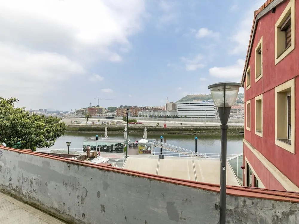 Riverside by Forever Rentals. Deluxe 2 Bedroom Apartment With Views of R?a. Wifi