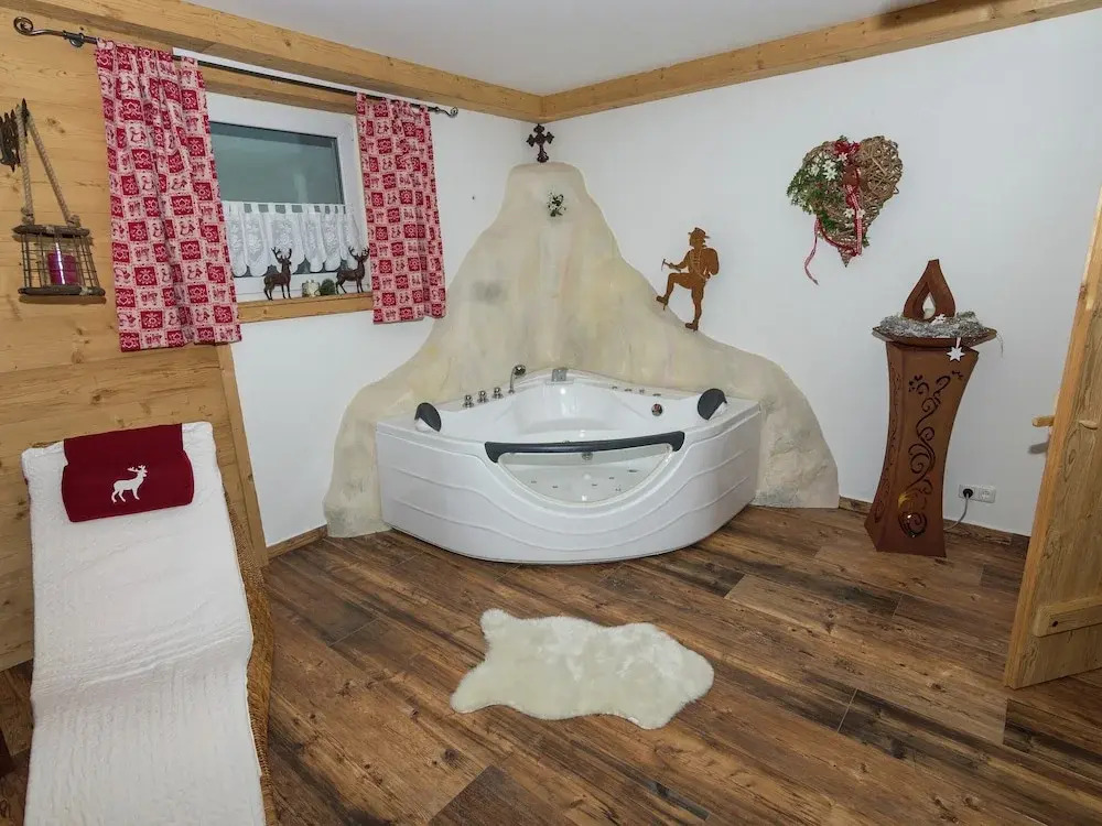 Alluring Holiday Home in Ubersee with Whirlpool
