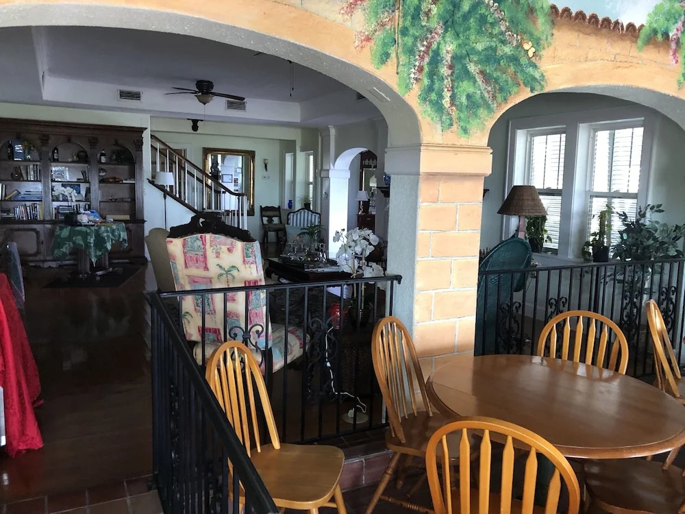 Sea Breeze Manor Inn
