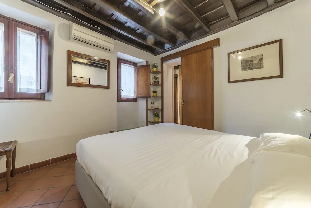 Stylish Flat Domus Aurea