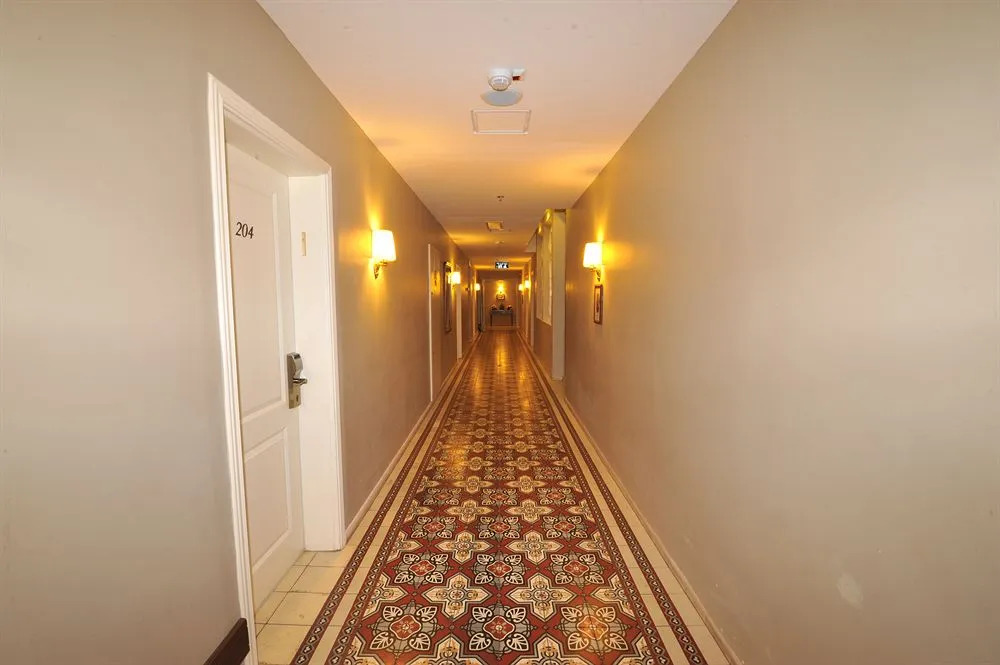 The Colony Hotel
