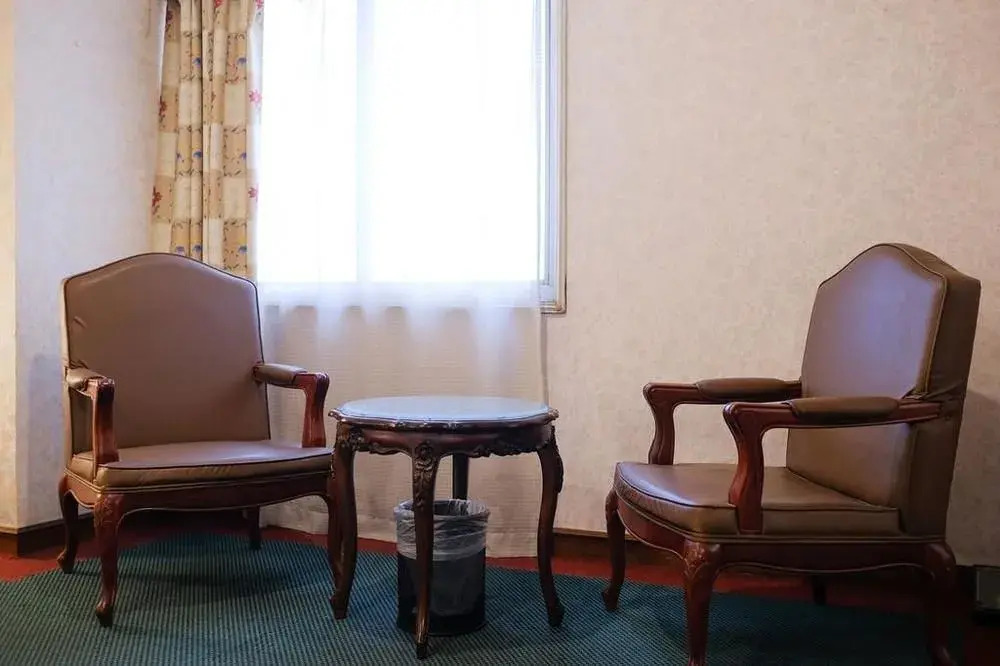 Long LuHotel