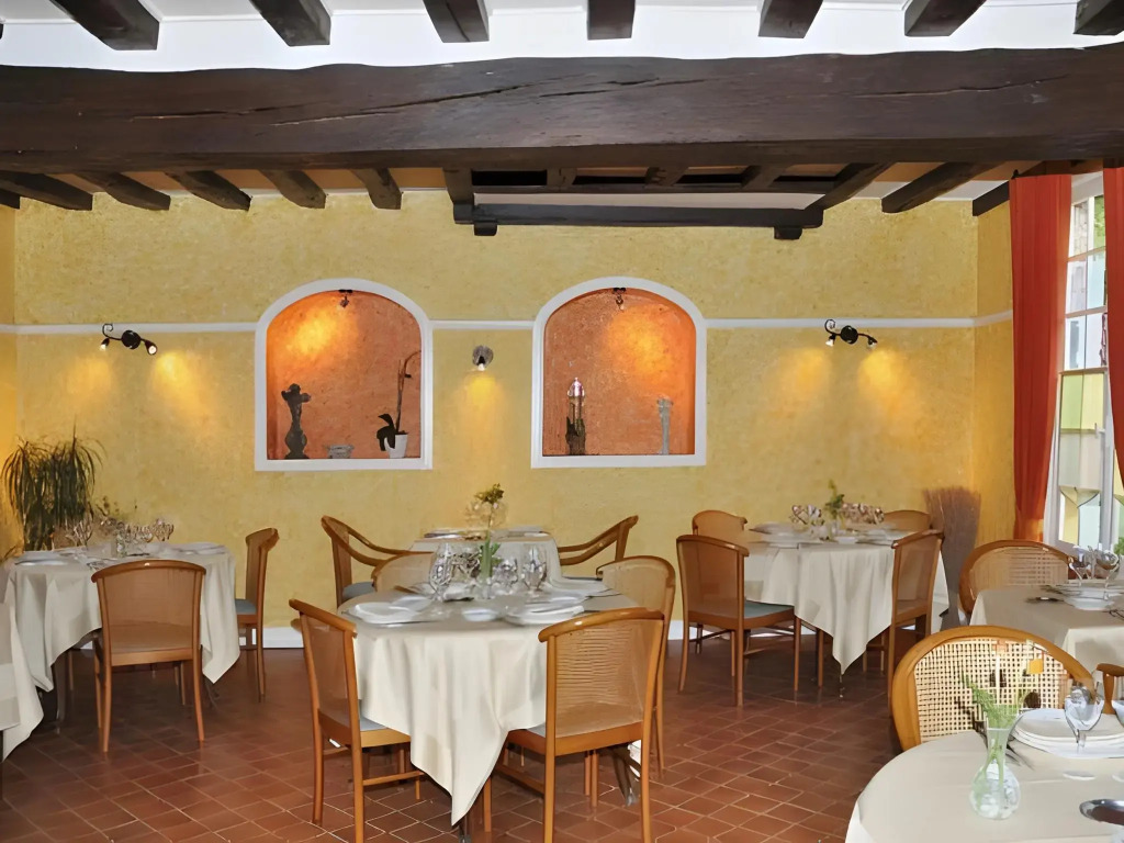 Logis Hôtel Auberge De Lecole