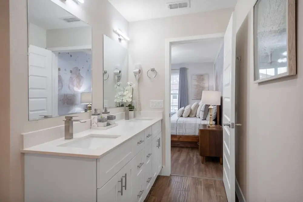 New Listing - Modern Decor 4 BR Townhouse