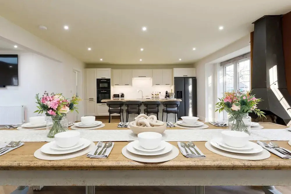 Beautiful 4-bed Close to South Downs Goodwood
