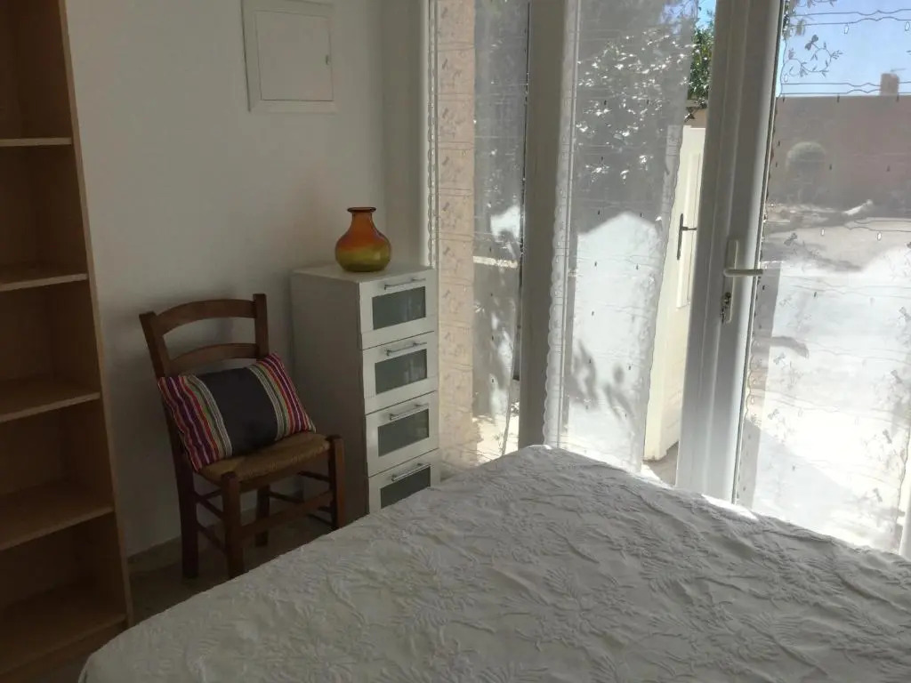 pretty gite with pool in cavaillon, beautiful view on the luberon mountains, 4 people