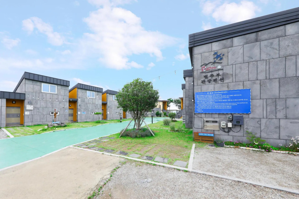 Bitoseom Byeoljubu Pension