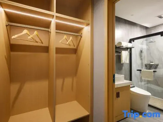 Xingyuan River View Hotel
