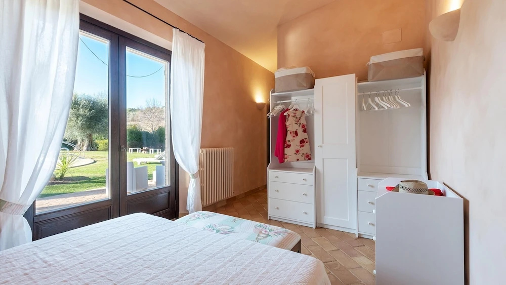 VILLA ISOTTA 8&4, Emma Villas