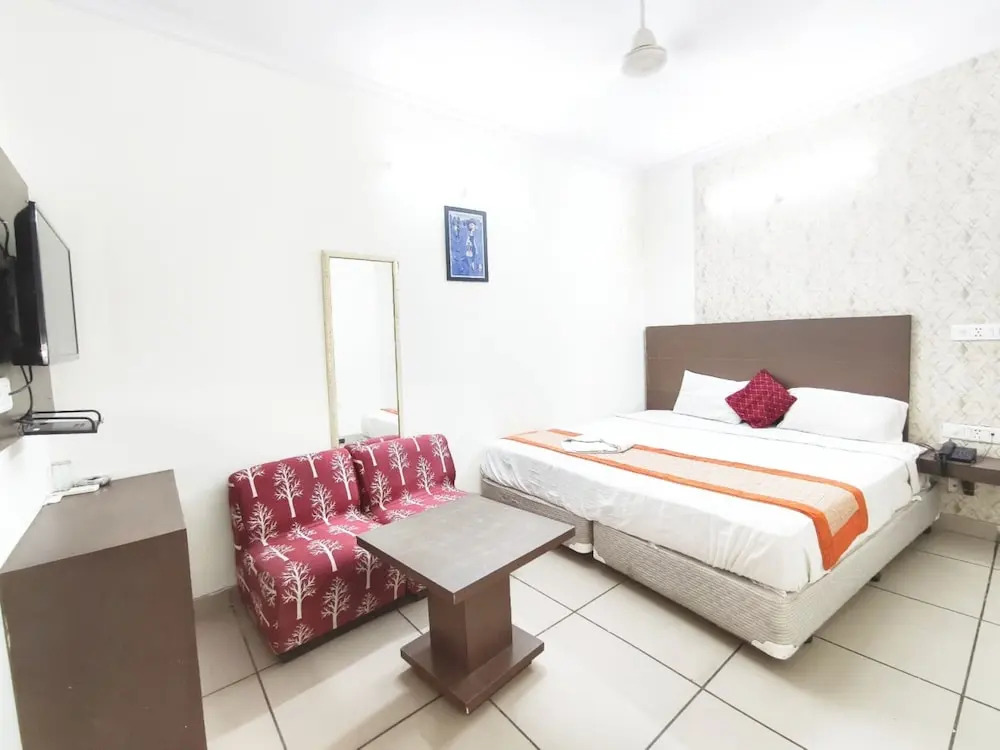 Goroomgo Edge Homestay Mahipalpur
